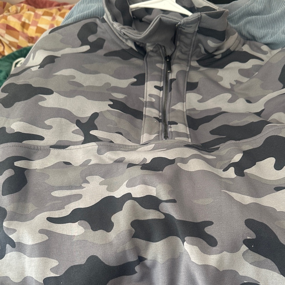 Old Navy Gray Camouflage Pullover